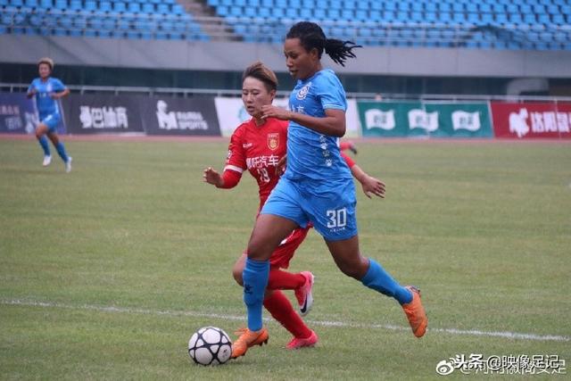 伊卡尔迪晒旺达视频：她闯入我家骚扰了我2小时