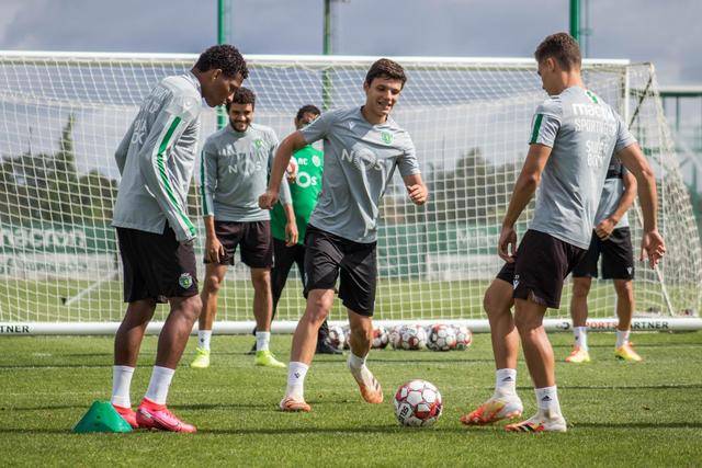 欧冠夺冠赔率：巴萨逼近皇马 黑马维拉跻身前10